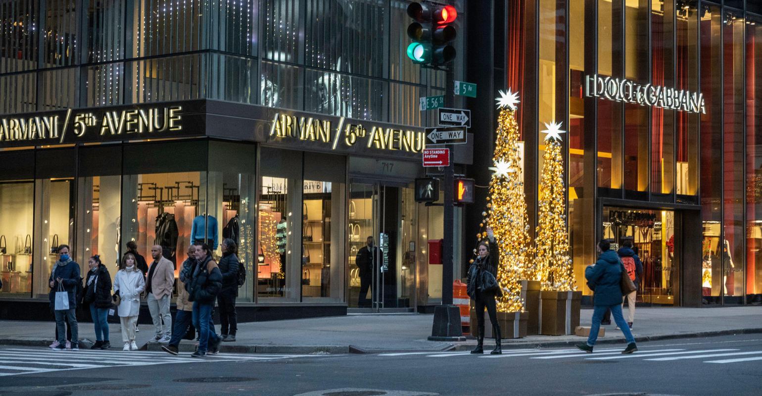 Shopping on Fifth Avenue New York