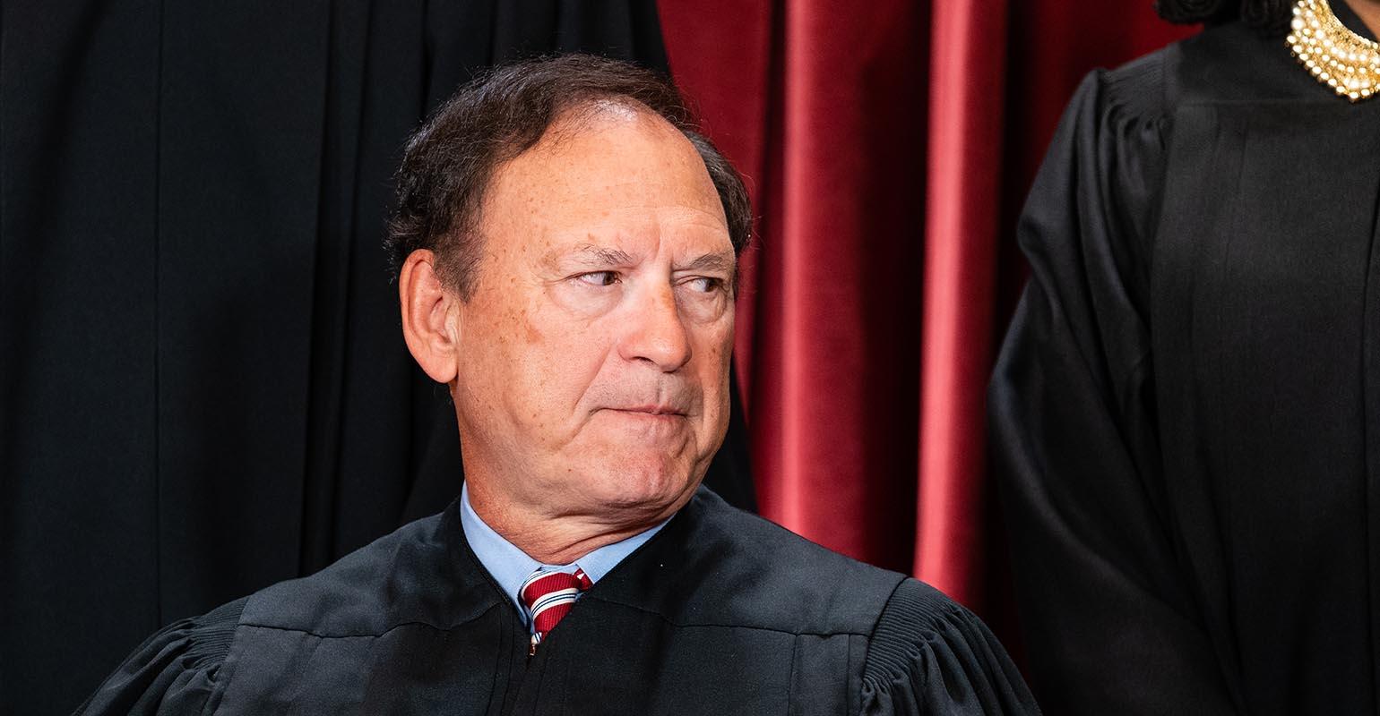 Justice Alito's Stock Portfolio Stands Apart on US Supreme Court | Wealth  Management